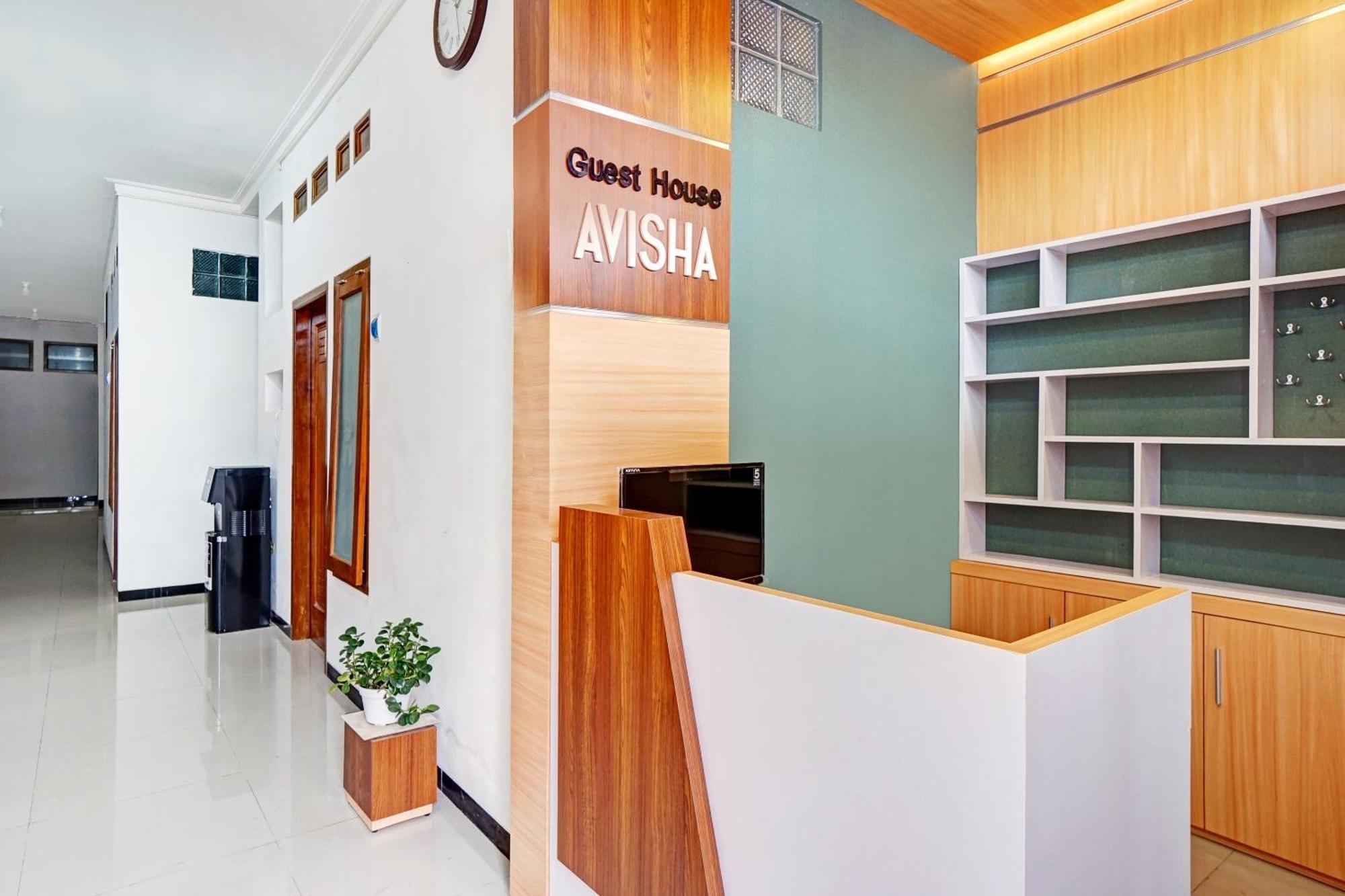 Vaccinated Staff - OYO 90383 Avisha Guest House Syariah Malang Exterior foto